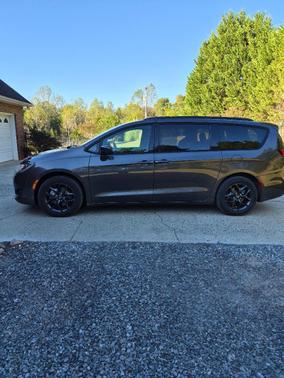 Gray 2019 Chrysler Pacifica Touring L