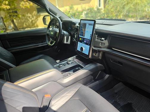 White 2023 Ford Expedition Max Platinum