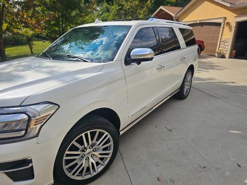 White 2023 Ford Expedition Max Platinum
