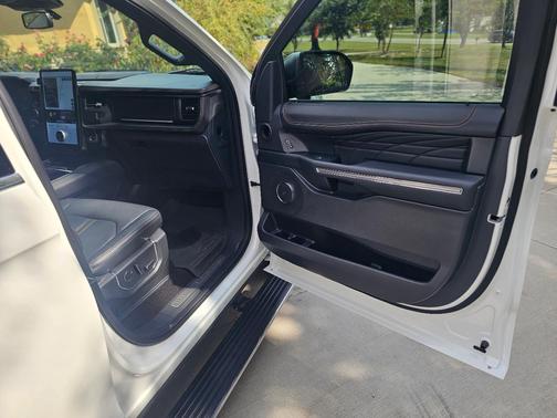 White 2023 Ford Expedition Max Platinum