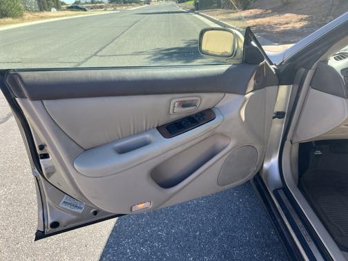 Gold 2001 Lexus ES 300 Base