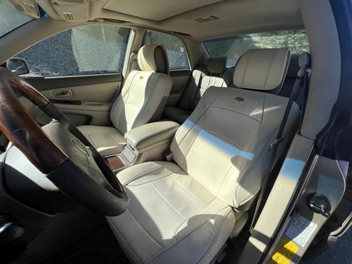 Gold 2001 Lexus ES 300 Base