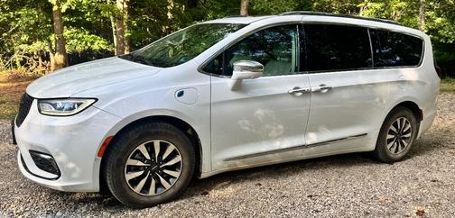 White 2021 Chrysler Pacifica Hybrid Limited