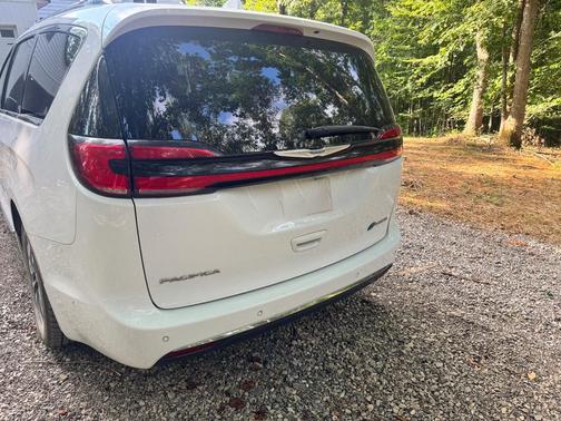 White 2021 Chrysler Pacifica Hybrid Limited
