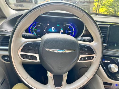 White 2021 Chrysler Pacifica Hybrid Limited