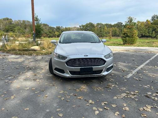Silver 2016 Ford Fusion SE