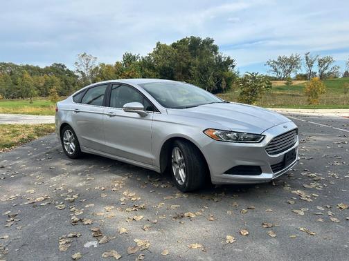 Silver 2016 Ford Fusion SE