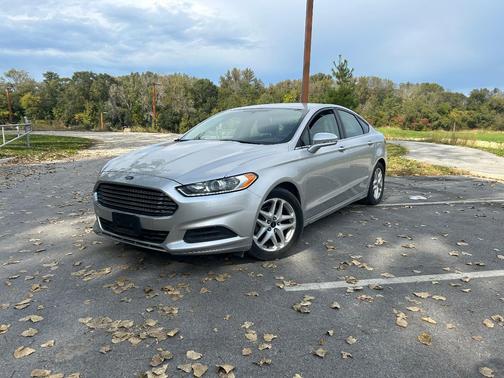 Silver 2016 Ford Fusion SE