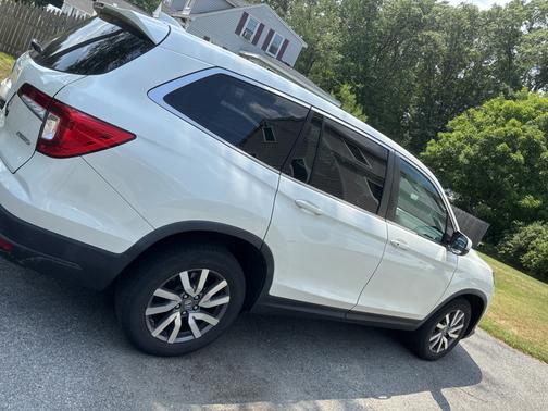 White 2019 Honda Pilot EX
