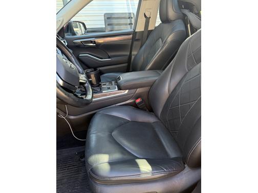 2021 Toyota Highlander Hybrid Platinum