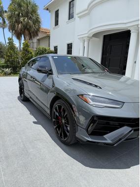 2023 Lamborghini Urus S