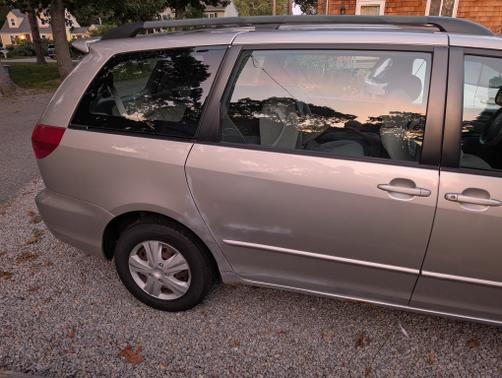2005 Toyota Sienna LE
