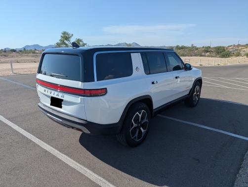 2024 Rivian R1S Adventure Quad-Motor Large Package