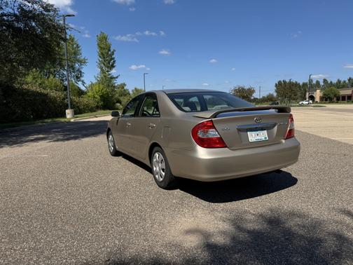 2004 Toyota Camry LE