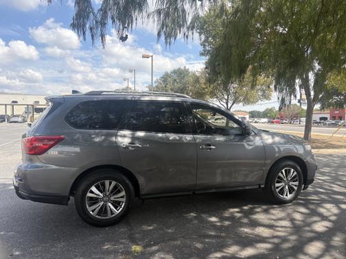 2019 Nissan Pathfinder SL