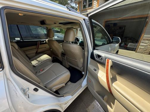 White 2011 Toyota Highlander Limited