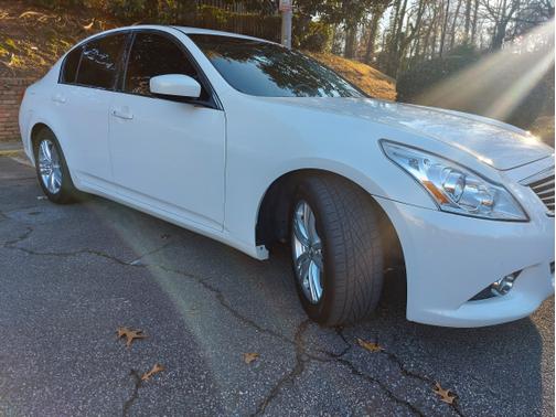 White 2013 INFINITI G37 Journey