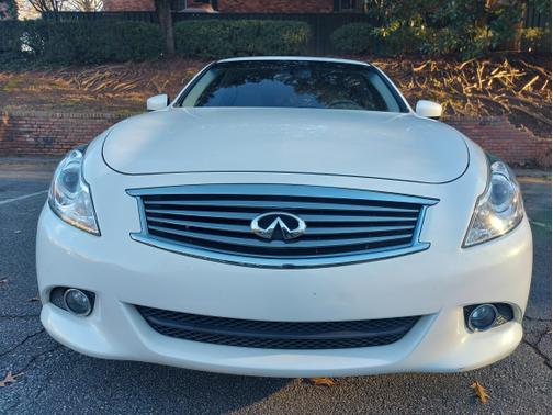 White 2013 INFINITI G37 Journey