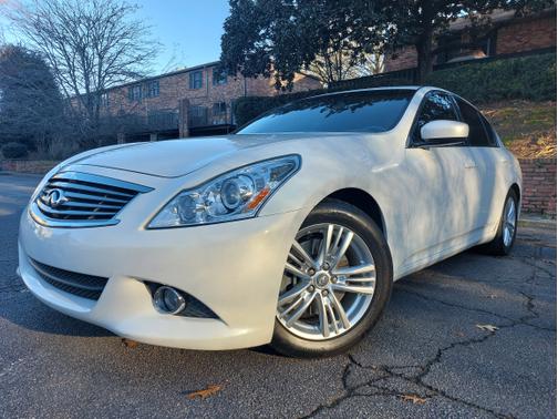 White 2013 INFINITI G37 Journey