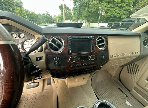 2010 Ford F-250 Lariat Super Duty Crew Cab