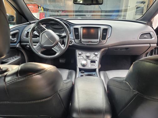 2016 Chrysler 200 S