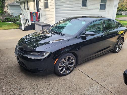 2016 Chrysler 200 S