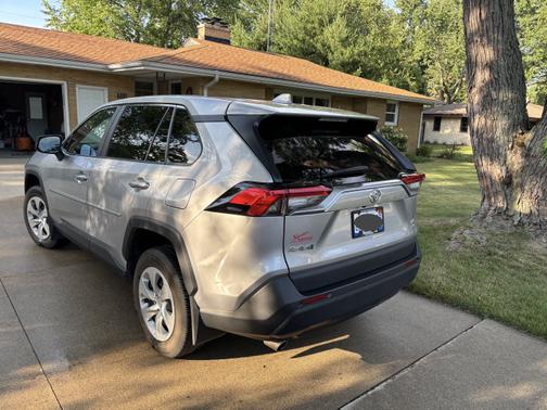 2022 Toyota RAV4 LE