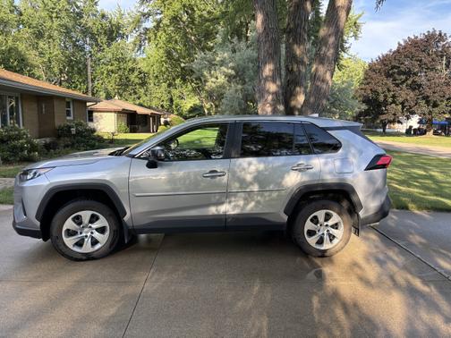 2022 Toyota RAV4 LE