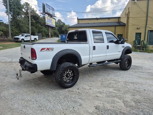 White 2006 Ford F-250 Lariat Crew Cab Super Duty