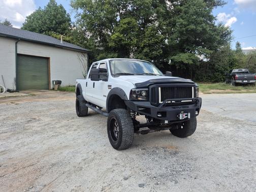 White 2006 Ford F-250 Lariat Crew Cab Super Duty