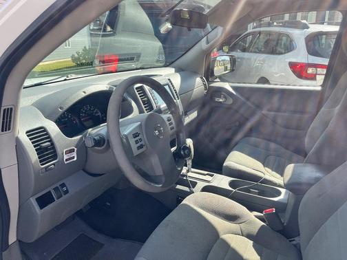 White 2019 Nissan Frontier S