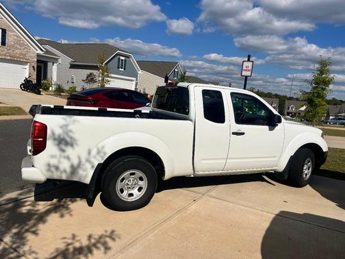 White 2019 Nissan Frontier S