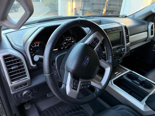 Black 2018 Ford F-250 Lariat