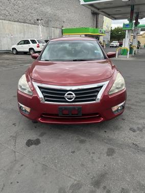 Red 2015 Nissan Altima 2.5 SV