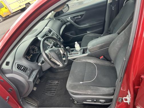 Red 2015 Nissan Altima 2.5 SV
