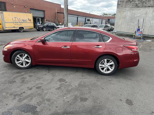 Red 2015 Nissan Altima 2.5 SV