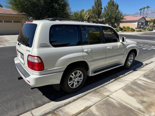White 2001 Lexus LX 470 Base