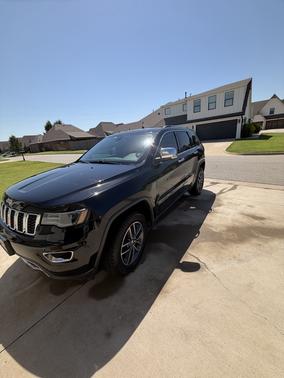 Black 2017 Jeep Grand Cherokee Limited