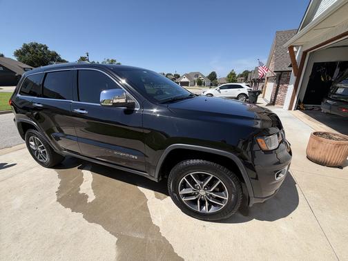 Black 2017 Jeep Grand Cherokee Limited