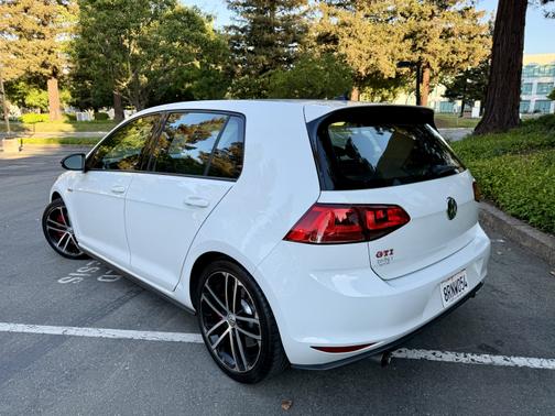 2017 Volkswagen Golf GTI Sport 4-Door