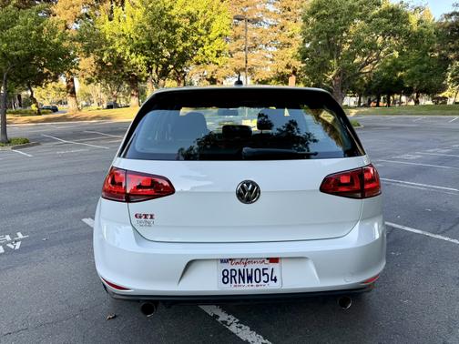 2017 Volkswagen Golf GTI Sport 4-Door