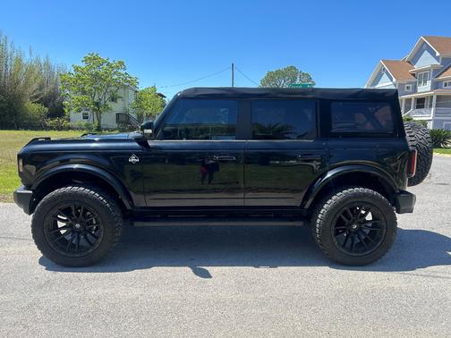Black 2022 Ford Bronco Outer Banks
