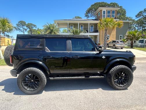 Black 2022 Ford Bronco Outer Banks