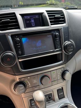 Black 2013 Toyota Highlander SE