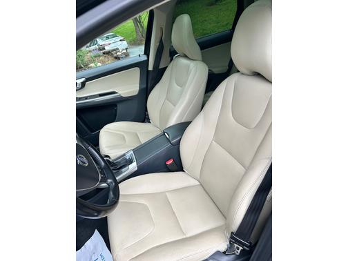 2016 Volvo XC60 T5 Platinum