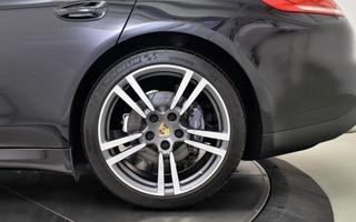 2016 Porsche Panamera Edition