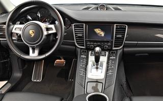 2016 Porsche Panamera Edition