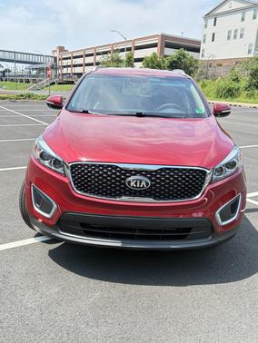 Red 2018 Kia Sorento LX
