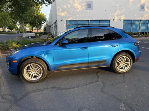 Blue 2019 Porsche Macan Macan