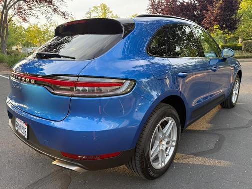 Blue 2019 Porsche Macan Macan